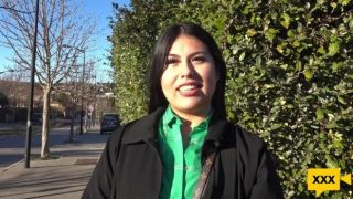 JacquieEtMichelTV 21 01 25 Gloria – 21 years old Stylist Student From Velaux FRENCH